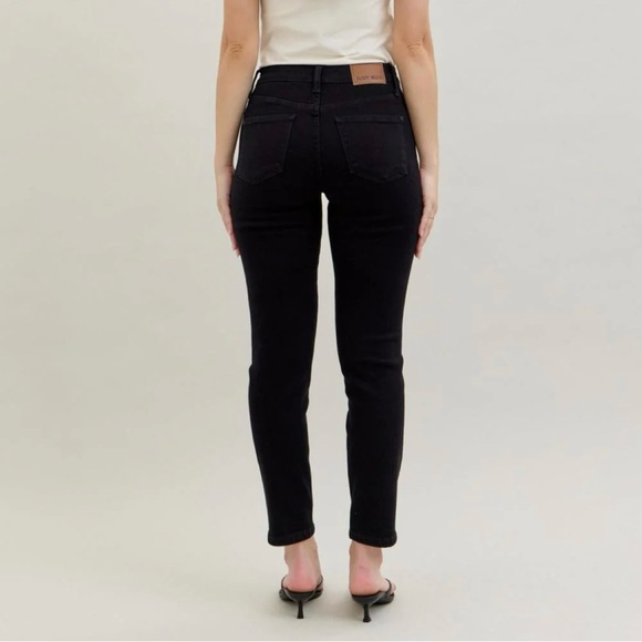 Judy Blue | Black Mid Rise Skinny Jeans - Picture 4 of 6